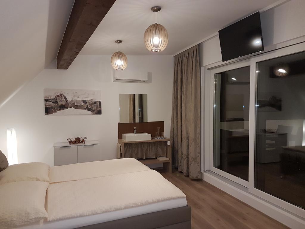 Penthouse Griemann 2 Fuer Max 4 Personen Mit Eigener Grosser Dachterrasse Zum Relaxen! Appartement Illmitz